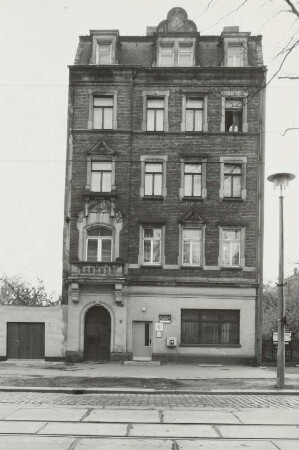 Dresden-Pieschen, Leipziger Straße 63. Wohnhaus (um 1900) mit Poststelle