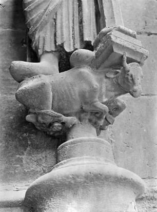 Südliches Westportal — Südliches Gewände — Konsolfigur der 4. Figur, das goldene Kalb