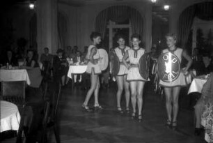 Freudenstadt: Mannequins in Goldpfeil-Plaketten