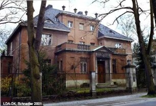 Villa Jandorf mit Garage und straßenseitiger Einfriedung; Berlin, Steglitz-Zehlendorf