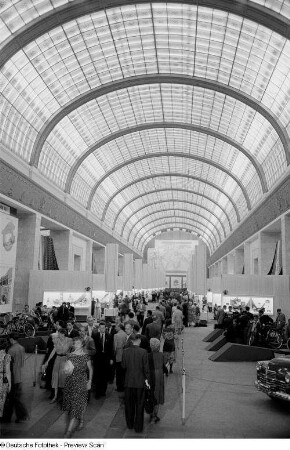 Blick in den sowjetischen Pavillon der Leipziger Herbstmesse 1954