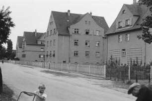 Wohnkomplex : Blick zu einem Wohnkomplex aus Mehrfamilienhäusern