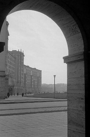 Blick auf den Ringbau mit Ringcafé am Rossplatz in Leipzig
