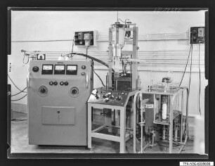 Einkristall-Ziehapparatur, Foto 1960