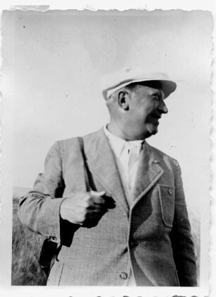 Theodor Blumer (1881-1964; Komponist, Dirigent). Fotografie im Freien, Leipzig 1937
