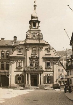 Kulmbach, Rathaus : Blick auf die Rokokofassade des Kulmbacher Rathauses