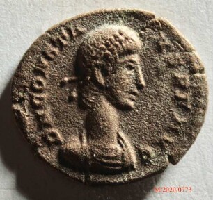 Römische Münze, Nominal Maiorina, Prägeherr Constans, Prägeort Trier, Original