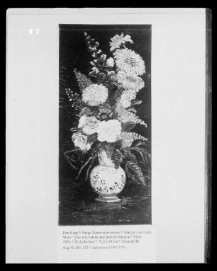 Vase mit Astern und anderen Blumen