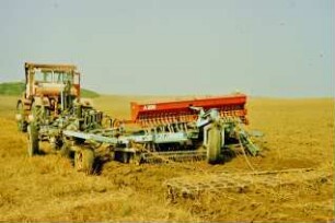 Nachbearbeitungsgerät B 601 mit Drillmaschine A 200 am Pflug B 550