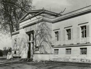 Schloss Charlottenhof im Schlosspark Sanssouci, Eingangsseite