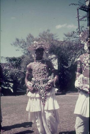 Reisefotos. Tänzer (vielleicht auf einem Tanzfest auf Bali)
