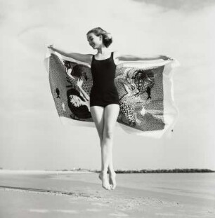 Modeaufnahme, Modell June Ross in Point Lookout (Mademoiselle)