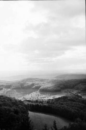 Schliengen: Schloss Bürgeln; Wolkenbildung mit Fernblick