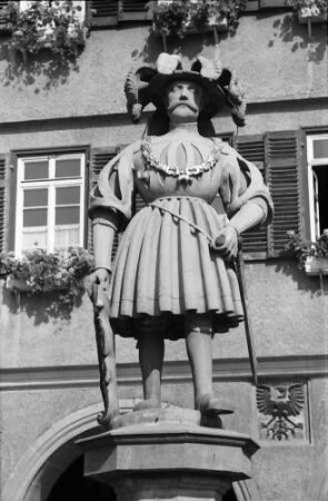Weil der Stadt: Ratsherr (Standbild) vor Rathaus