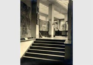 Aufstellung des Vorderasiatischen Museums im Kaiser-Friedrich-Museum, Aufgang zum Obergeschoss