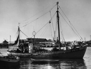 Heimkehrender Logger, Einfahrt in den Hafen