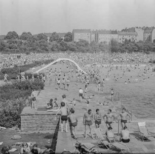 Freibad Pankow, 1967. SW-Foto © Kurt Schwarz.