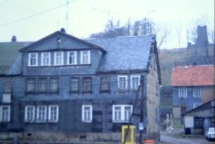 ehemals große Weinhandlung, jetzt sehr verfallen