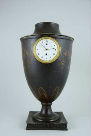 Tag- und Nacht-Uhr in Form einer antiken Vase mit Bemalung