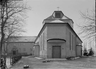 Klausurbau : Pfarr- und Franziskaner-Klosterkirche zur Heiligen Dreieinigkeit mit Klausurbauten