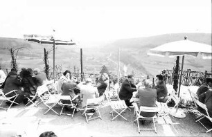 Langenburg: Rosenterrasse des Schlosses mit Blick in das Jagsttal