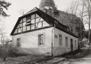Mylau, Wohnhaus : Mylau. Wohnhaus (1806, sogenanntes Gärtnerhaus), Burgberg 2. Straßenansicht