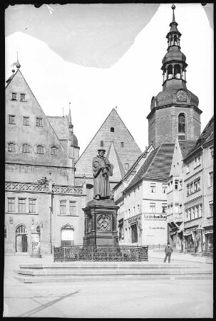 Eisleben. Marktplatz mit Lutherdenkmal
