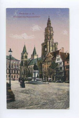 "Kilianskirche - Mayerdenkmal" - Außenansicht der Kilianskirche von Nordwesten, mit den Häusern Kaiserstraße 32 und 34, Marktplatz mit Robert-Mayer-Denkmal und Marktständen