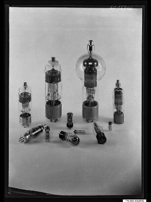 11 Spezialröhren aus DDR-Produktion, Foto 1960