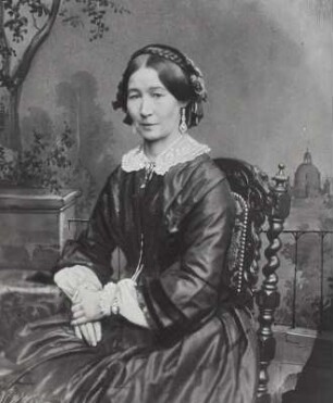 Dame, auf Stuhl sitzend : datiert um 1850-1870
