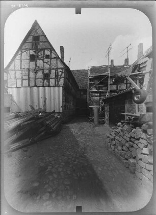 Quedlinburg, Breite Straße 32. Kaufmannshof (Baubeginn 1562). Hoffront