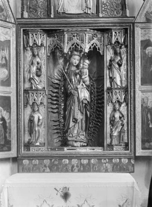 Marienaltar — Geöffneter Zustand — Stehmadonna im Schrein