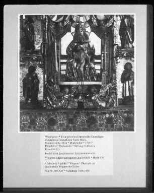 Marienaltar — Predella mit geöffneter Sakramenntsnische — Von zwei Engeln getragener Gnadenstuhl