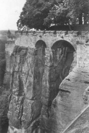 Königstein. Festung. Wachturm (östlich von Zobels Ecke) und Brustwehr (nach 1600). Ansicht von Osten