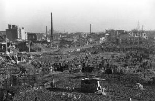 Hamburg-Altona. Aufnahme der während der Bombardierung zerstörten Innenstadt. Hier die Ansicht des jüdischen Friedhofes.