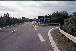 Einfahrt in Kreisel Nordwest (Heidelberg Richtung Mannheim-Neckarau) von Nebenfahrbahn Nord (Heidelberg Richtung Mannheim)