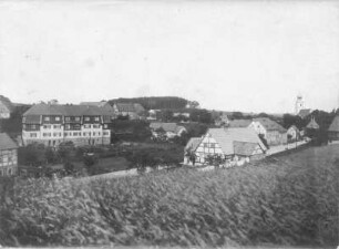 Colmnitz (Pretzschendorf-Colmnitz). Ortsteilansicht (Niedercolmnitz). Blick zur Pfarrkirche im Mitteldorf nach Nordwest