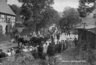 Festumzug zum Schulfest in Steinbach - Nähe Häßler-Brücke