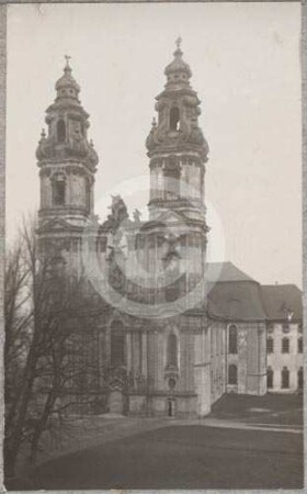 Doppelturmfassade der Klosterkirche Grüssau von SW