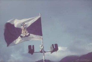 Flagge der Hamburg-Amerikanische Packetfahrt-Actiengesellschaft (HAPAG) : Flagge der Hamburg-Amerikanische Packetfahrt-Actiengesellschaft (HAPAG) auf einem Schiff