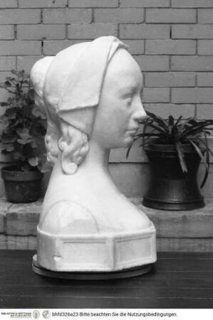 Büste der Jeanne de Laval