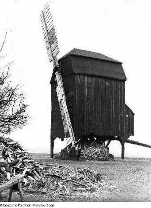Relikt einer Bockwindmühle, Sachsen (vor 1945)