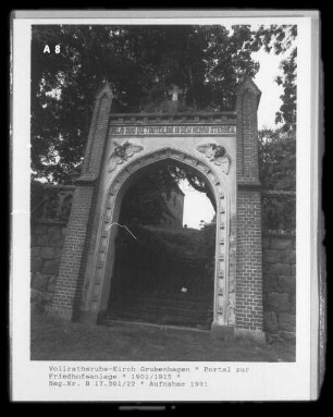 Portal zur Friedhofsanlage