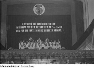 Propaganda für den Sozialismus und den Fünfjahrplan