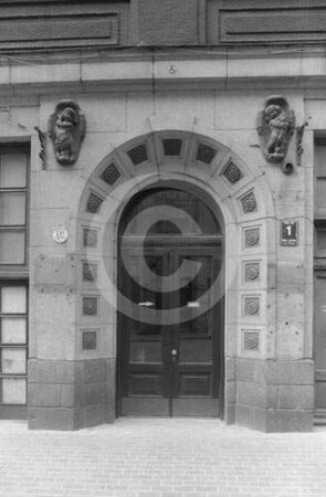 Portal des Geschäftshauses Vaļņu iela 1 (Wallstraße) in Riga