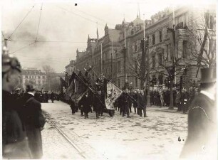 Die Beisetzung des Reichspräsidenten Ebert in Heidelberg am 5. März 1925 (Vorbeimarsch der Heidelberger Vereine)