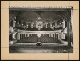 Stadttheater, Berndorf: Ansicht Bühne und Zuschauerraum