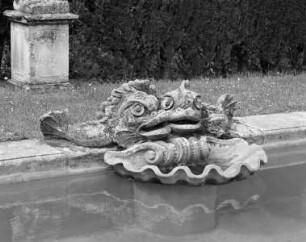 Garten der Villa Capponi — Schwimmbecken — Statue