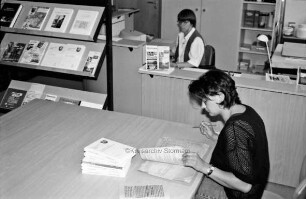 Mommsenstraße 14: Benutzerraum: Jutta Gaede und Karin Börgers