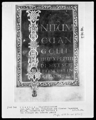 Evangeliar — Initialzierseite mit Initiale I, Folio 72recto